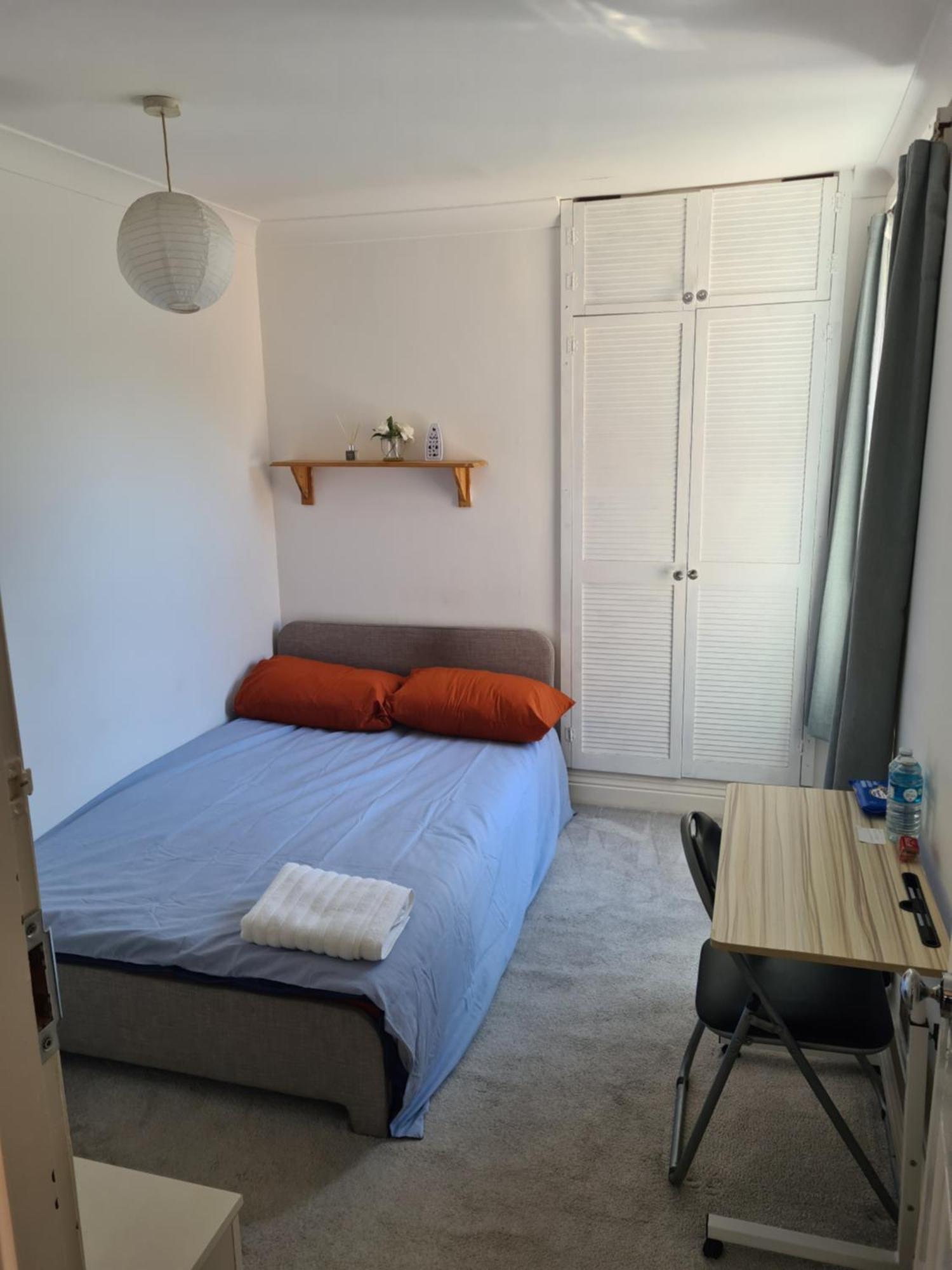 A Private & Beautiful Bedroom With Shared Bathroom In The Heart Of Борнмут Экстерьер фото