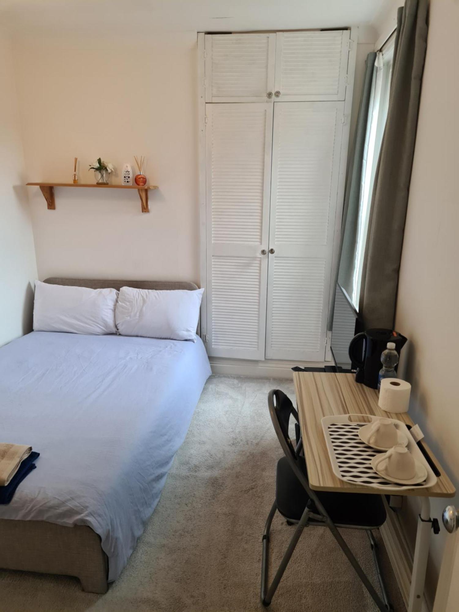 A Private & Beautiful Bedroom With Shared Bathroom In The Heart Of Борнмут Экстерьер фото