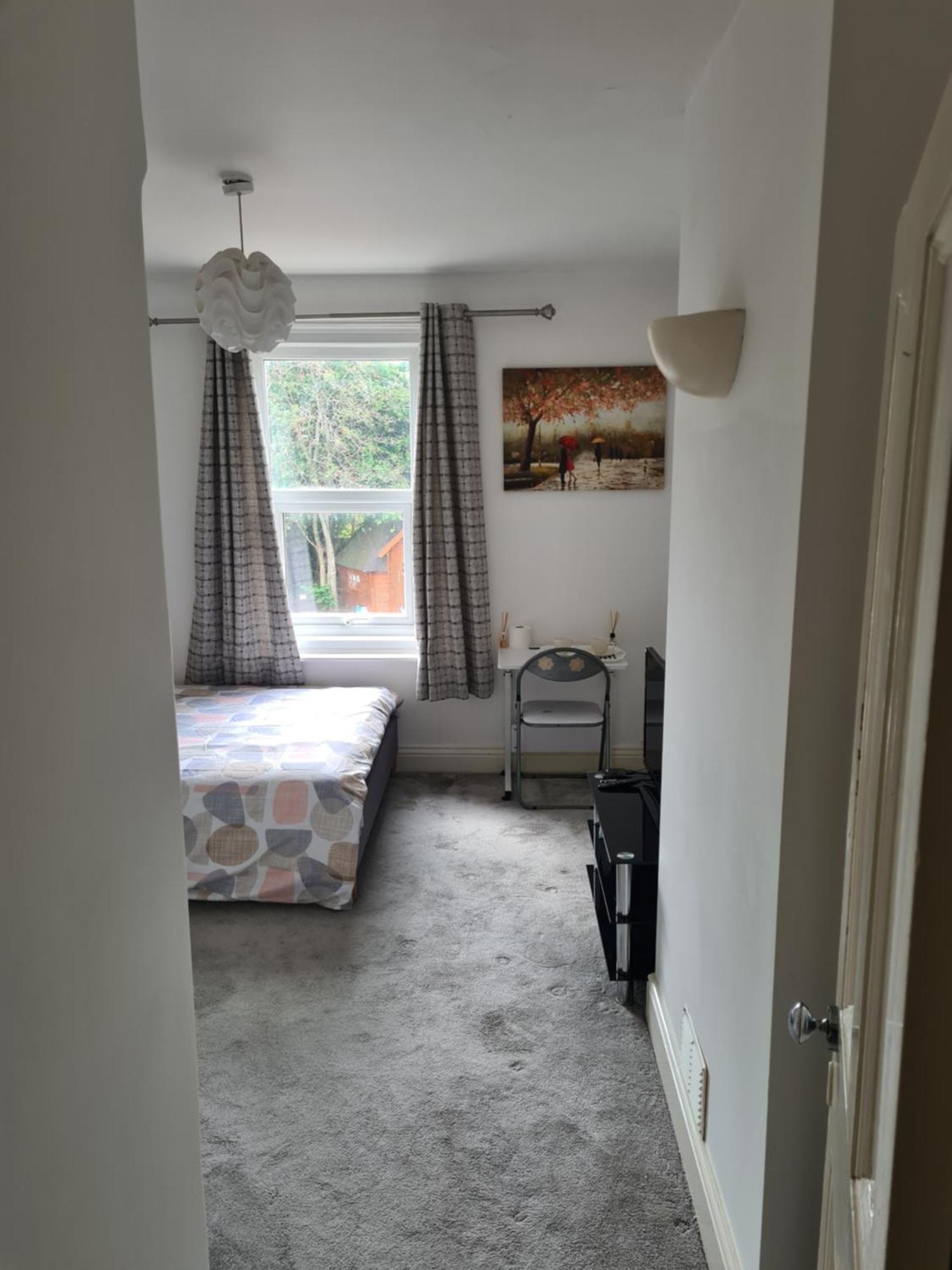 A Private & Beautiful Bedroom With Shared Bathroom In The Heart Of Борнмут Экстерьер фото